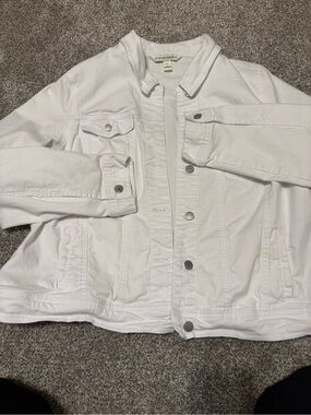 Jones New York Women’s White Denim Jacket - Classic Button Closure Size XL